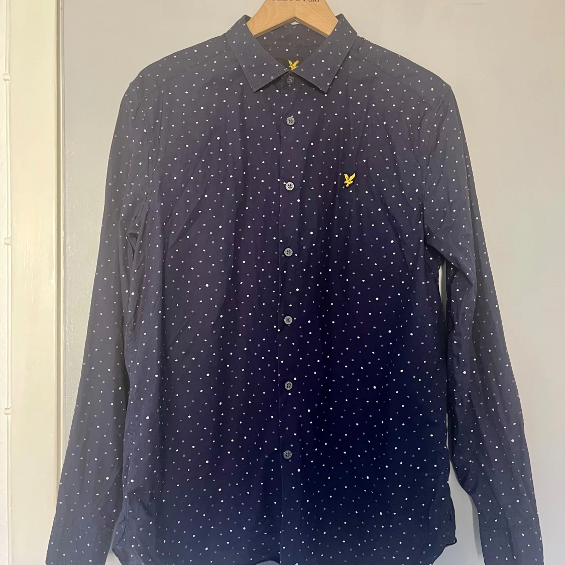 Mörkblå prickig skjorta Lyle & Scott - 3