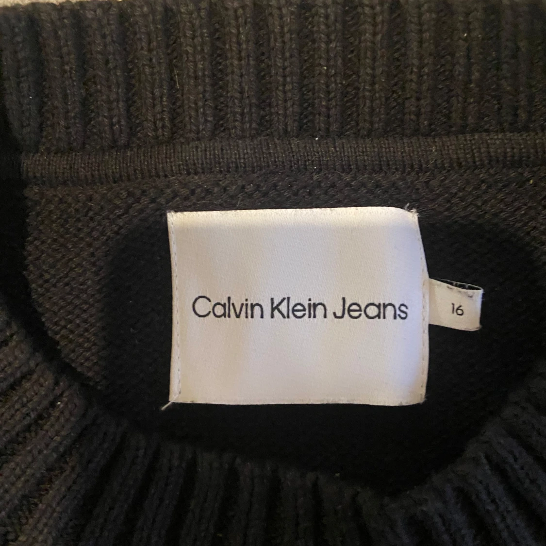 Svart stickad tröja från Calvin Klein XS - 1