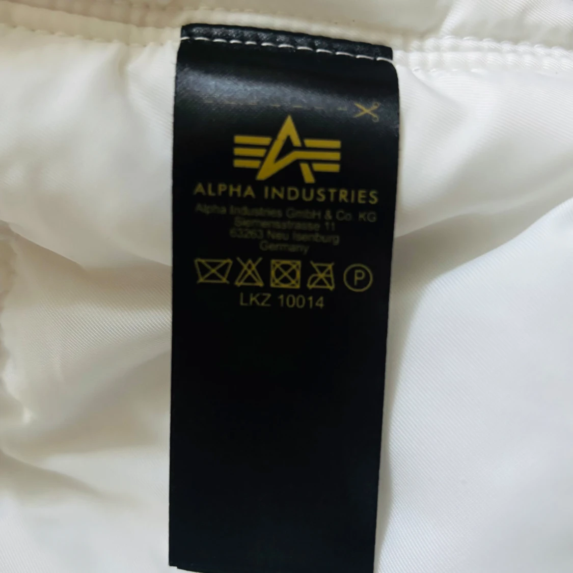 Vit bomberjacka Alpha Industries S - 4