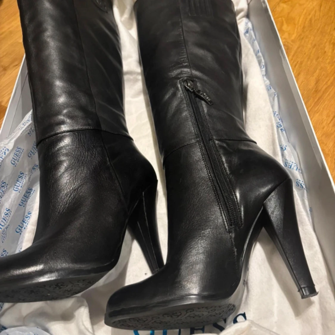 Svarta höga stövlar från Guess - 2