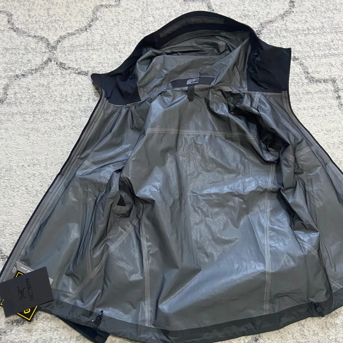  Arc'teryx Beta SL Gore-Tex  M - 1