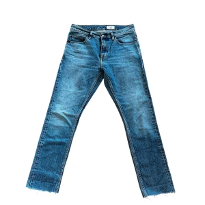 Tiger of sweden jeans  - 📊 Färg: Blå  📏 Storlek: 29/32  ♻️ Mycket bra skick lite använd!  🧵 Model: Pistolero (1.6k nya)  ⁉️ Frågor: Kontakta!👖