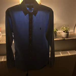 Polo Ralph lauren skjorta  - En helt ny skjorta från polo Ralph lauren aldrig använd storlek XS pris ej hugget i sten kom med förslag 