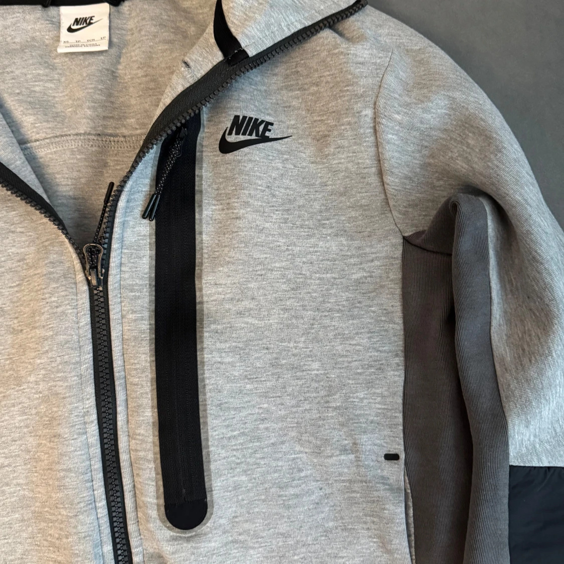 Grå Nike hoodie med dragkedja XS - 2