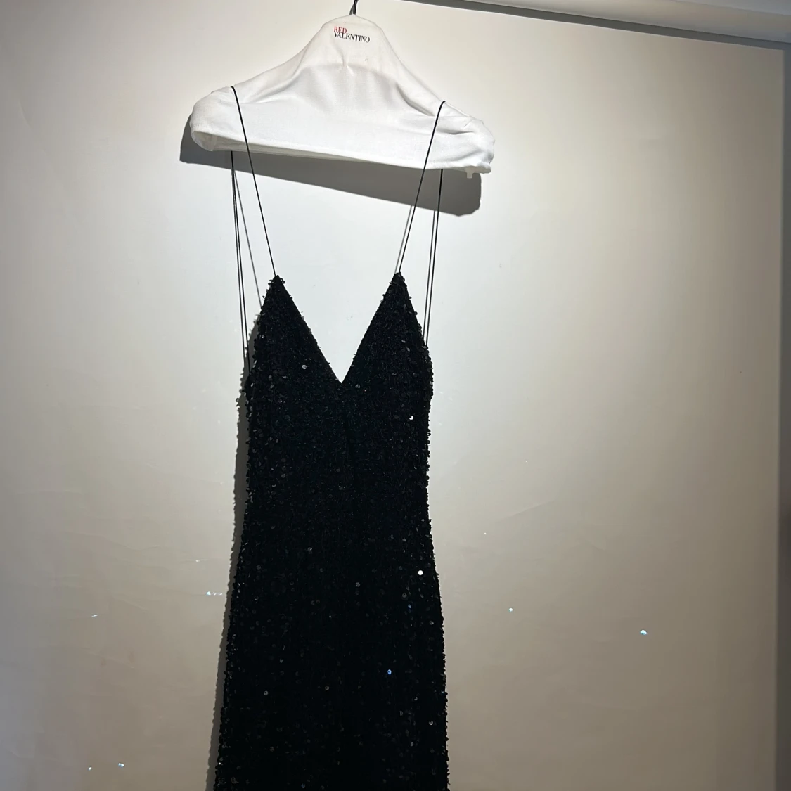 Svart lång paljettklänning - S