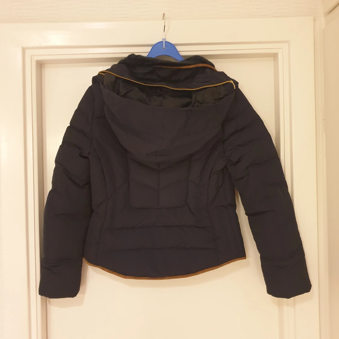 Marinblå pufferjacka från Zara Basic - 3