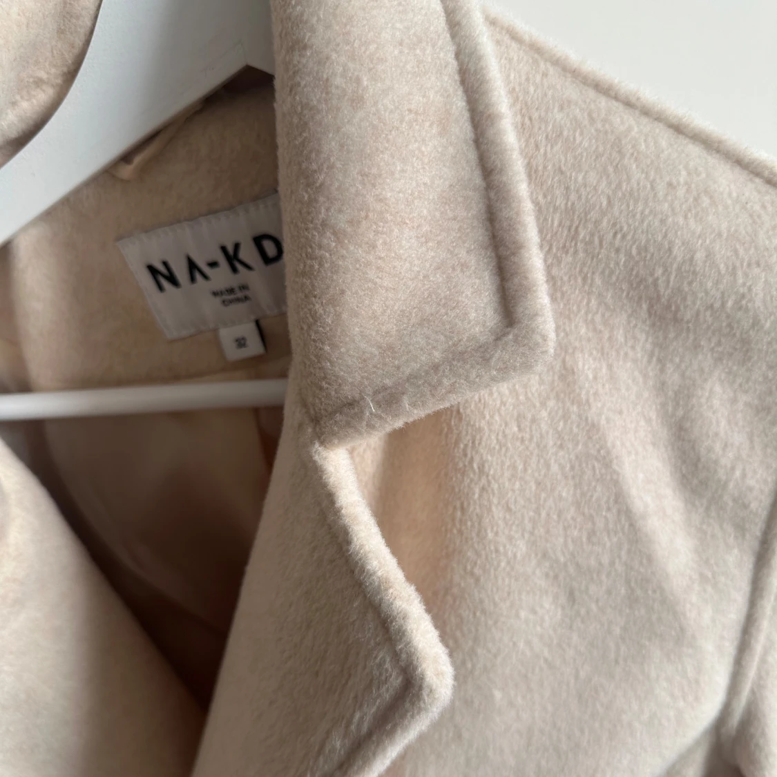 Beige omlottkappa från Ida Carlsson x NA-KD - 4