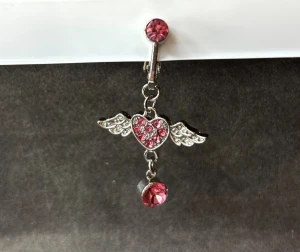 Clip on navelpiercing  - Säljer en clip on navel piercing, aldrig använd. Perfekt för de som inte vill ha en permanent piercing.