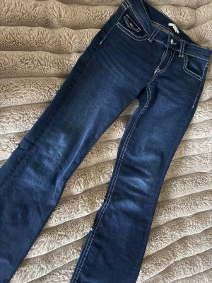 Jeans från Gina young - Säljer dessa ur snygga jeansen från gina young. Pris kan diskuteras 💕💕