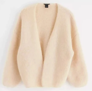 Kofta från lindex - Säljer en super snygg beige kofta från lindex. Hör av er vid frågor och funderingar🥰