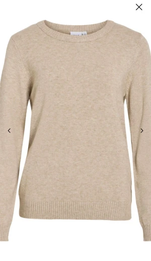 Beige stickad tröja  - Säljer jätte fin beige stickad tröja från märket Vila i storlek s
