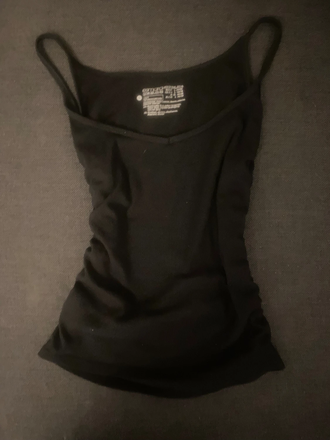 Svart ribbad linnetopp