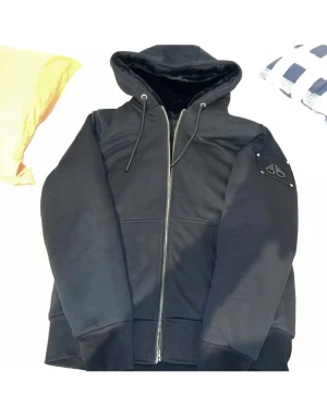 Moose Knuckles Bunny - Säljer denna Moose Knuckles Bunny eftersom jag inte vill ha den längre. Pris kan diskuteras vid snabb affär