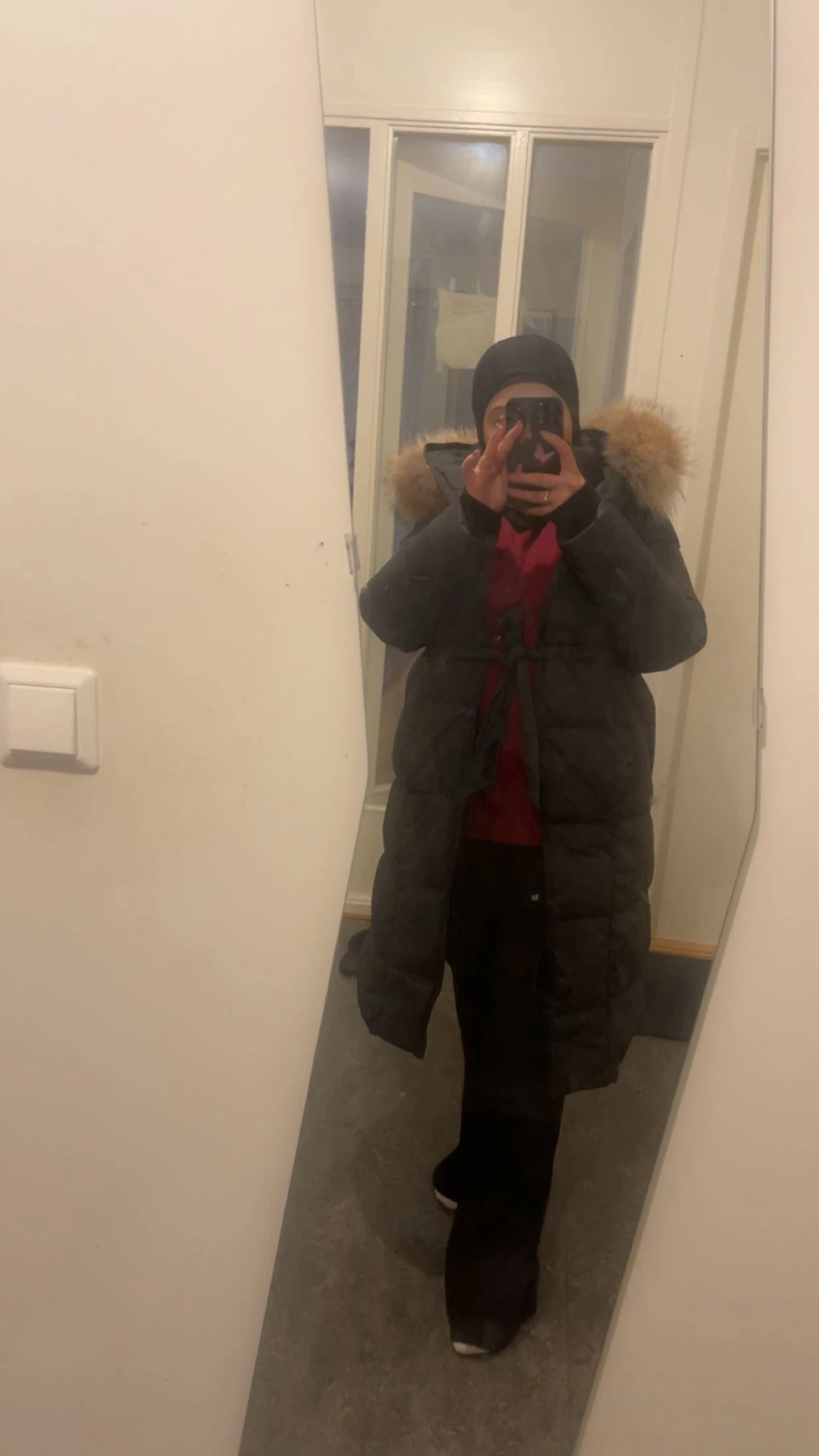 Svart lång dunjacka med äkta päls - 4