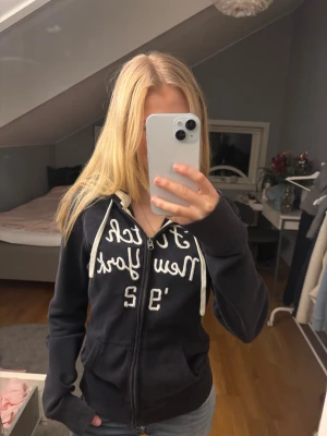 Blå kofta  - Blå kofta från Abercrombie & Fitch. Storlek s men passar xxs/xs/s.