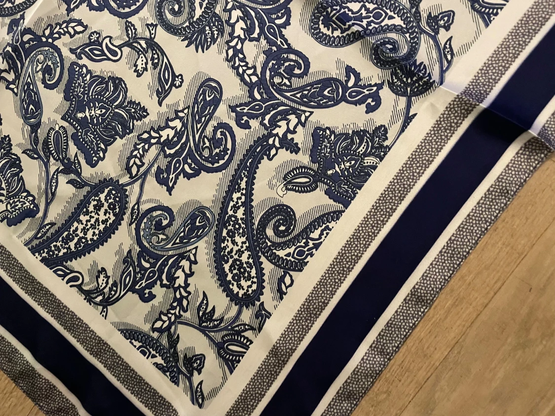 Blåvit sidenscarf - 1