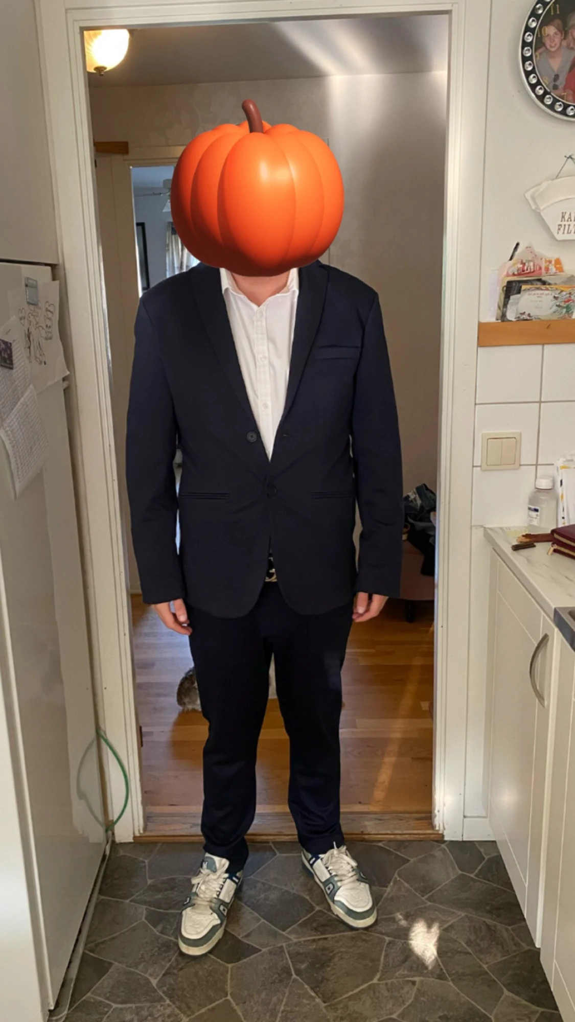 Mörkblå kostym från TeeShoppen, strl 52