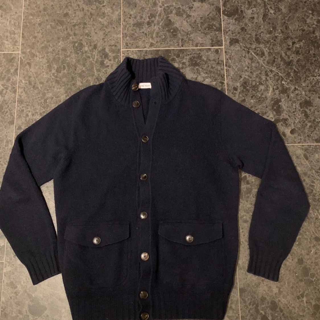 Mörkblå stickad cardigan 