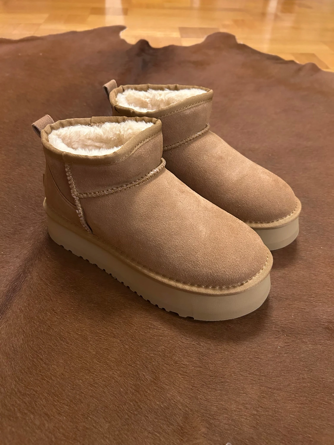UGG boots i beige mocka med plattform - 3