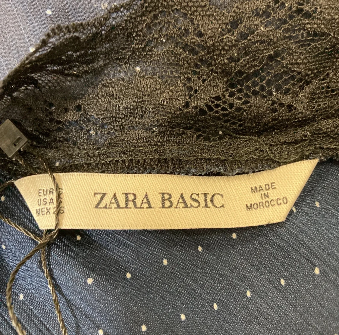 Mörkblå prickig topp från Zara - 2
