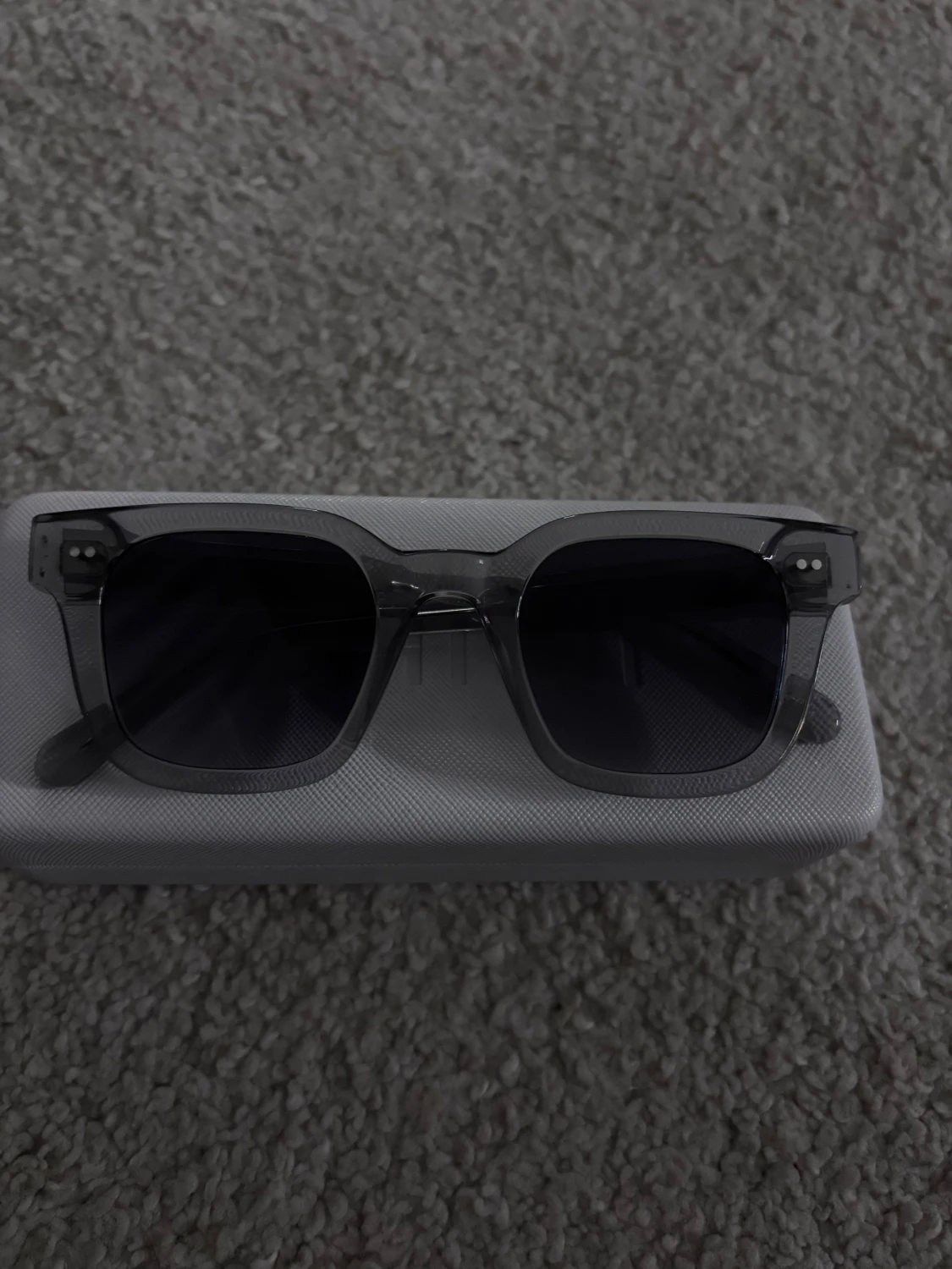 Grå transparenta solglasögon CHIMI