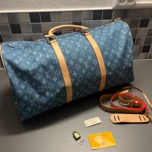 Lv Keepall - Intresse koll lika om du är intresserad Skick 10/10, allt på bild ingår, pris går diskuteras vid snabb affär 