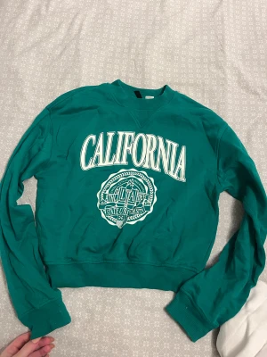 Grön tröja  - Fin grön tröja med tryck 