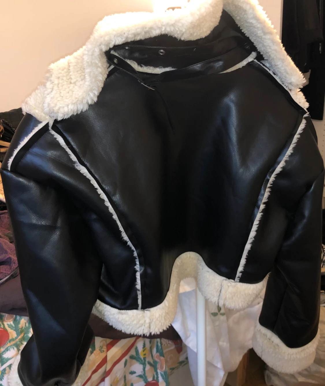 Svart teddyjacka med fuskpäls - 3