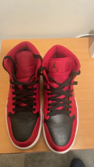 Jordan - Säljer skor behöver inte de längre och har köpte andra skor. De passar till alla outfit. Missa inte din chans att köpa de. Pris kan diskuteras.