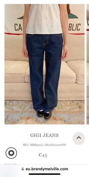 Jeans Brandy Melville - Jättesnygga baggy jeans från brandy melville. Helt oanvända. I storlek onesize men passar ungefär xs-m. Köpta för ca 500kr.