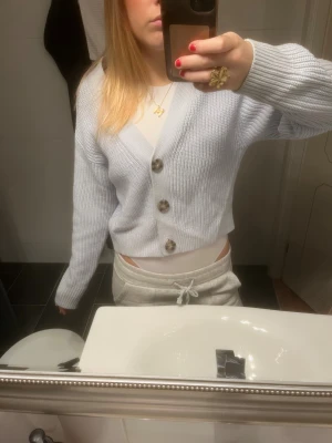 Kofta - Superskön stickad kofta, pris kan diskuteras 💕💕