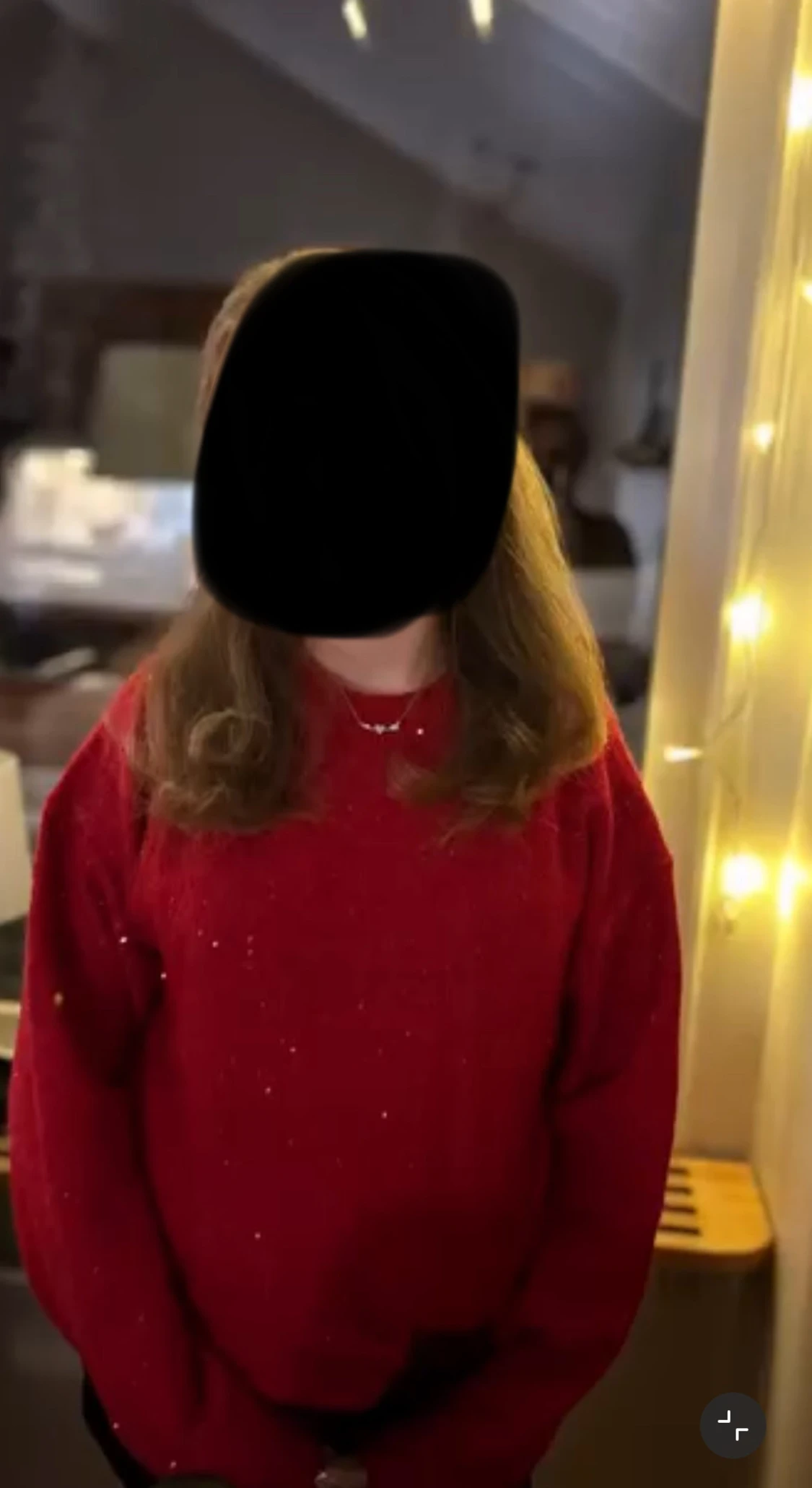 Röd glittrig stickad tröja  