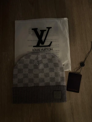 Grå mössa - Grå mössa