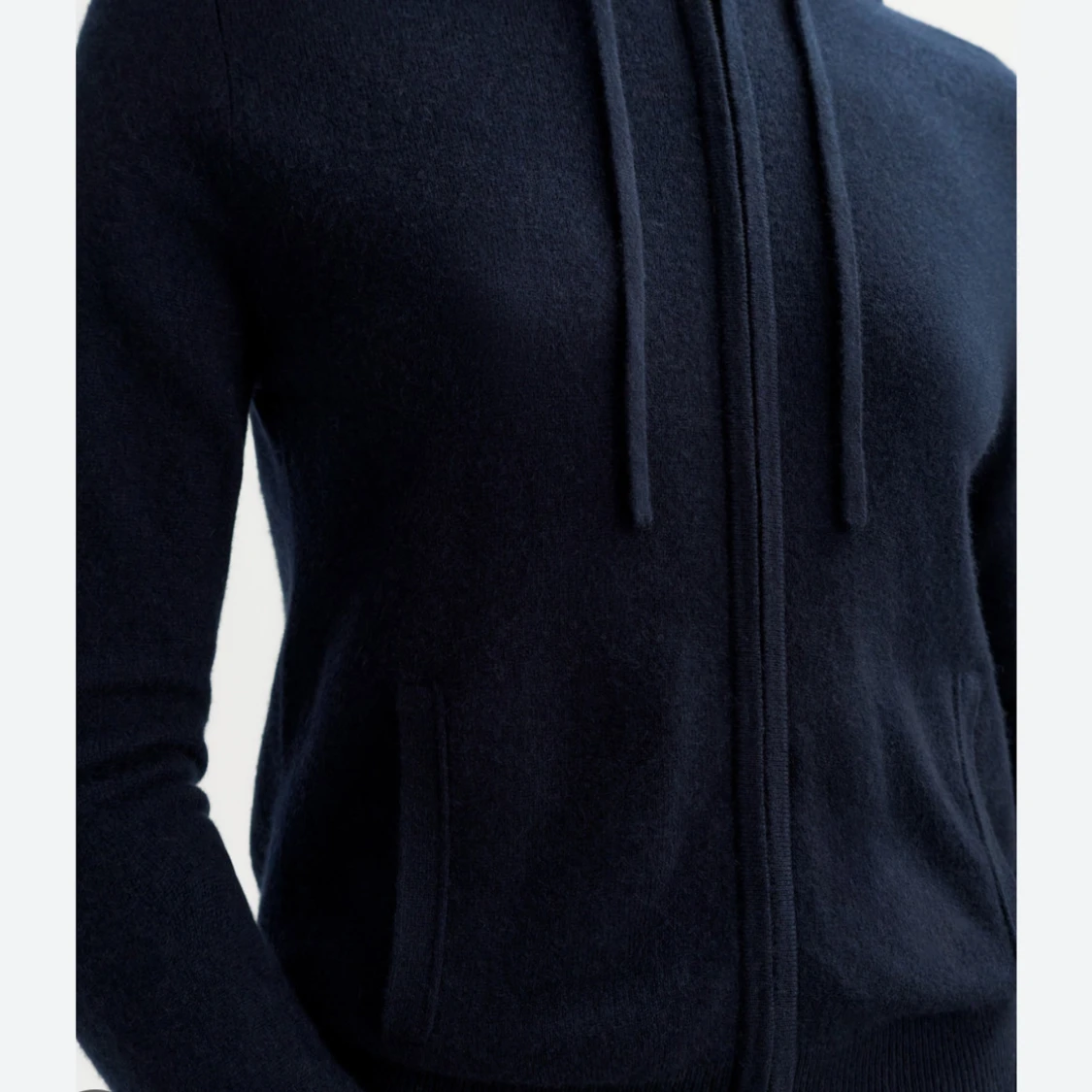 Mörkblå hoodie i kashmir från Soft Goat - 1