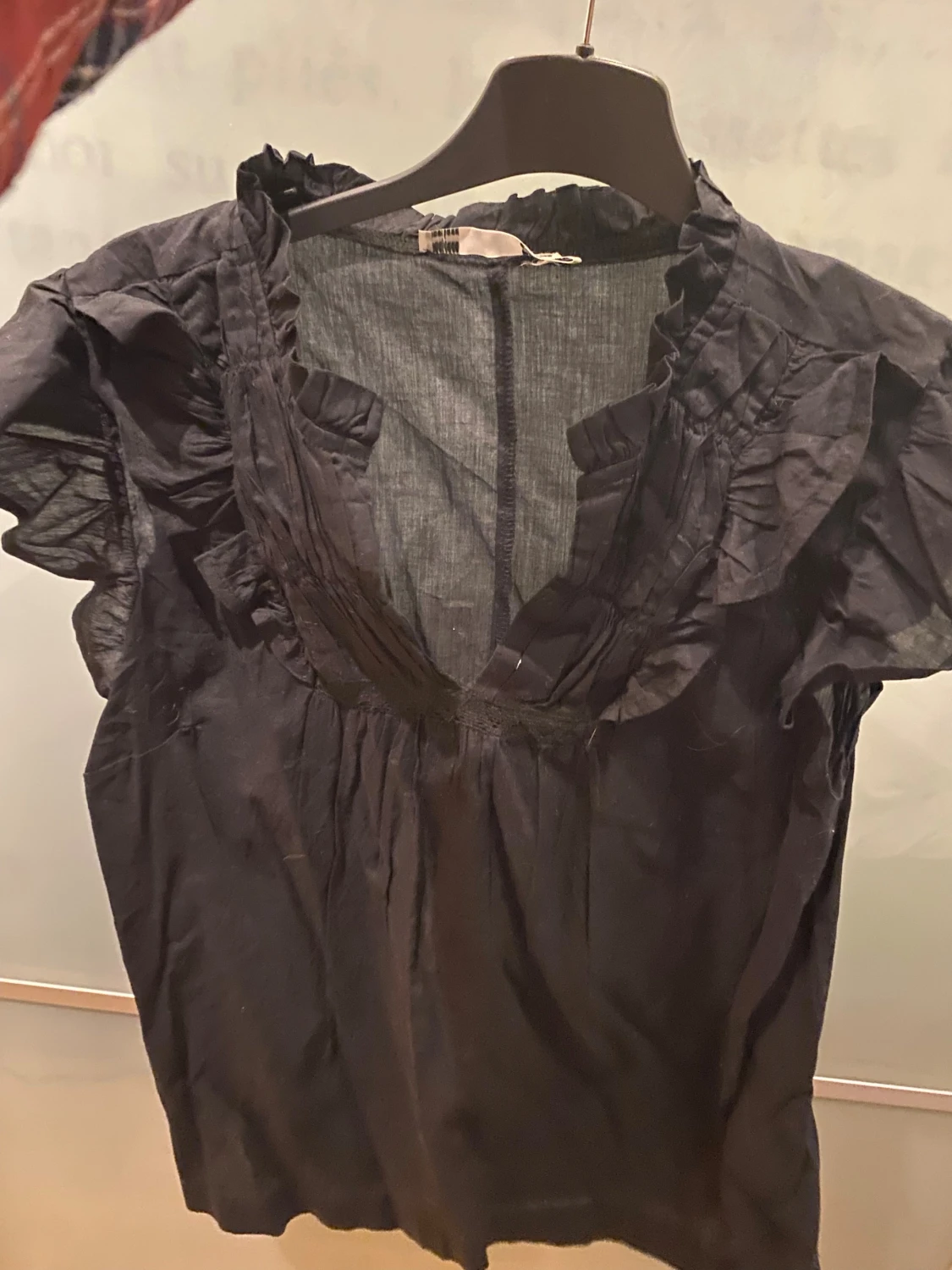 Svart blus med volang från lager 157 - 2