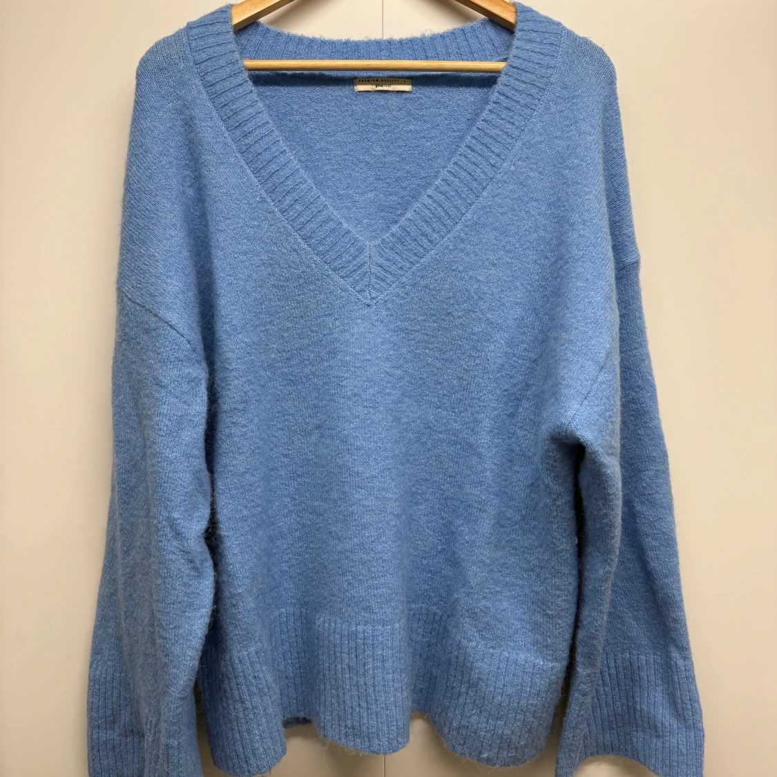 Blå stickad tröja från Gina Tricot