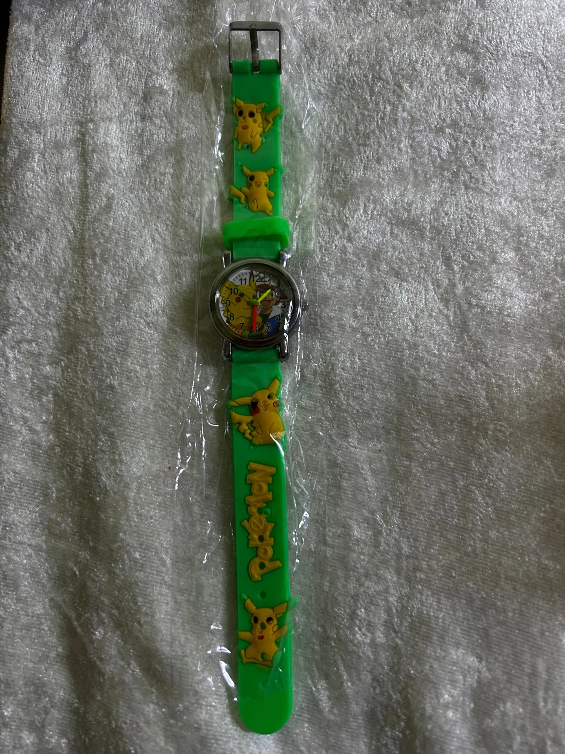 Grön Pokémon klocka med Pikachu