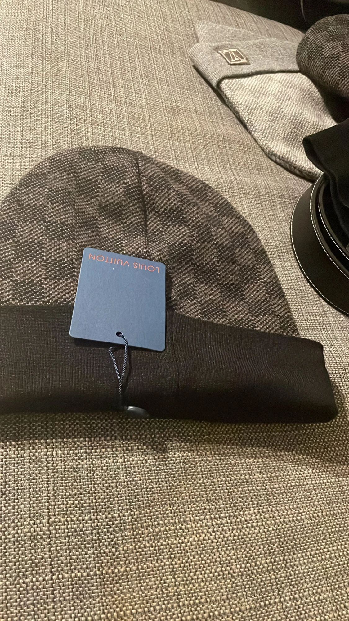  svartgrå mössa - 1