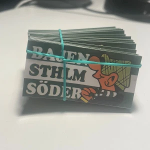 250st Hammarby klibbor - 250 stycken Bajen klibbor med vattentätt material. Klibborna är helt nya och i riktigt hög kvalitet. Vid minsta fråga är det bara skicka ett meddelande. Mvh 