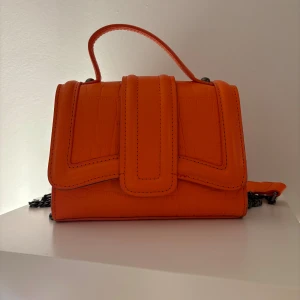 Väska nyskick  - Aldrig använd, i nyskick