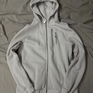 Sail Racing hoodie - Säljer eftersom den är för liten för mig, storlek: 160 barnstorlek