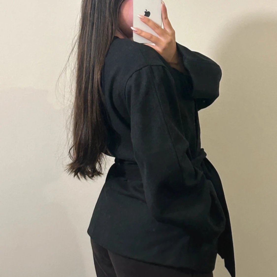 Svart Zina kappa med bälte från Bik Bok (strl S) - 1