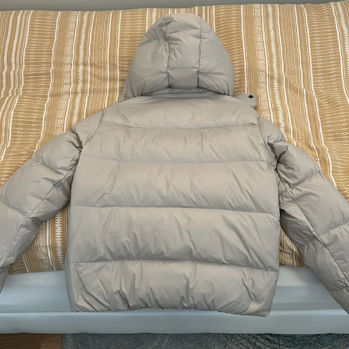 Beige pufferjacka från Calvin Klein - 1