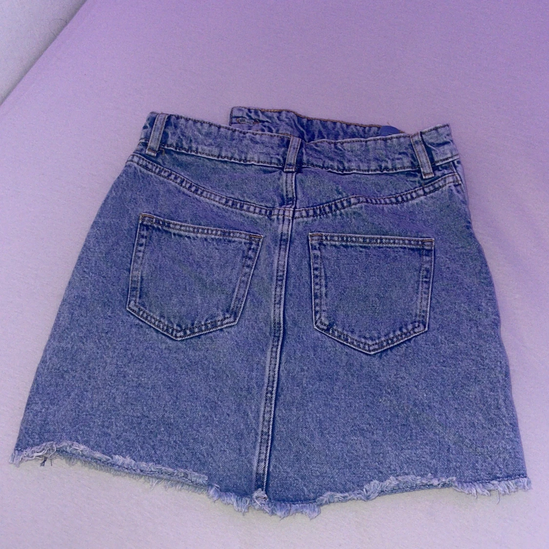 Asymmetrisk jeanskjol med rå kant - 3