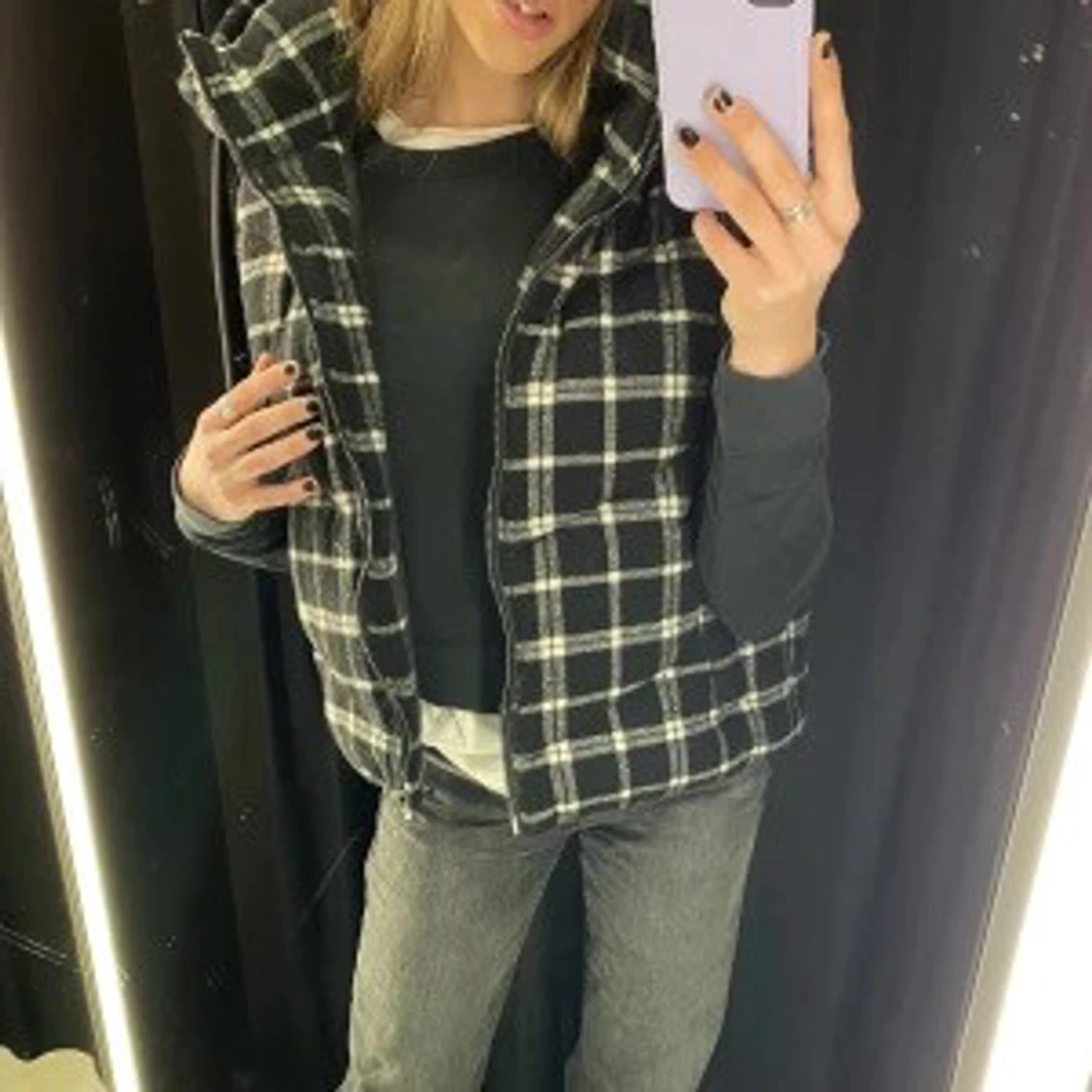 Svartvit rutig dunväst med huva - 2