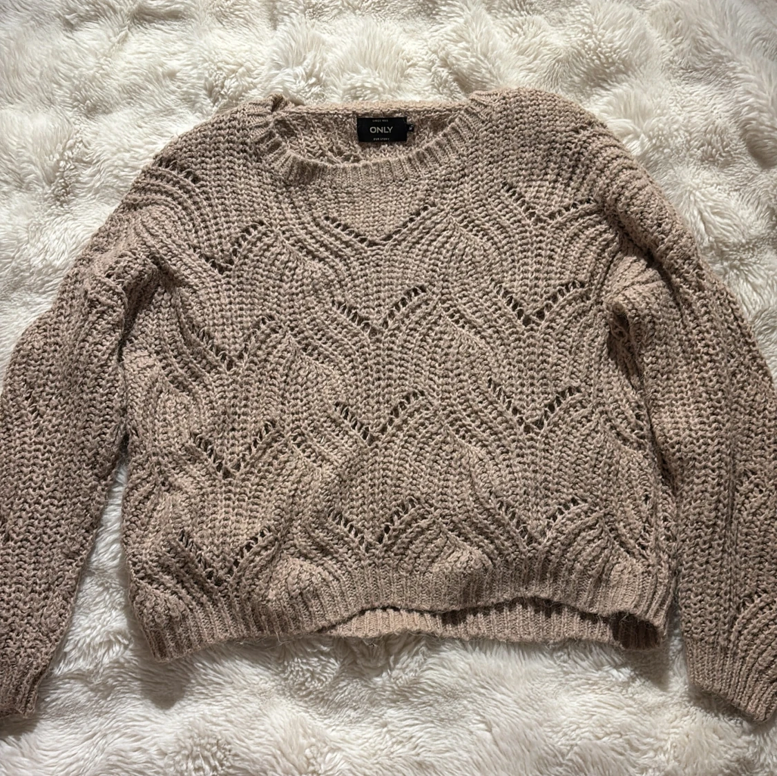 Beige stickad tröja från ONLY