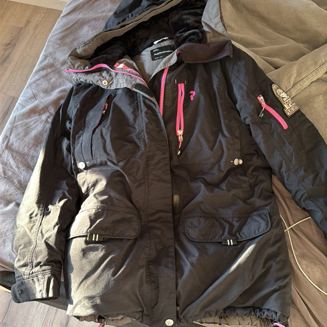 Svart Peak Performance parkajacka M