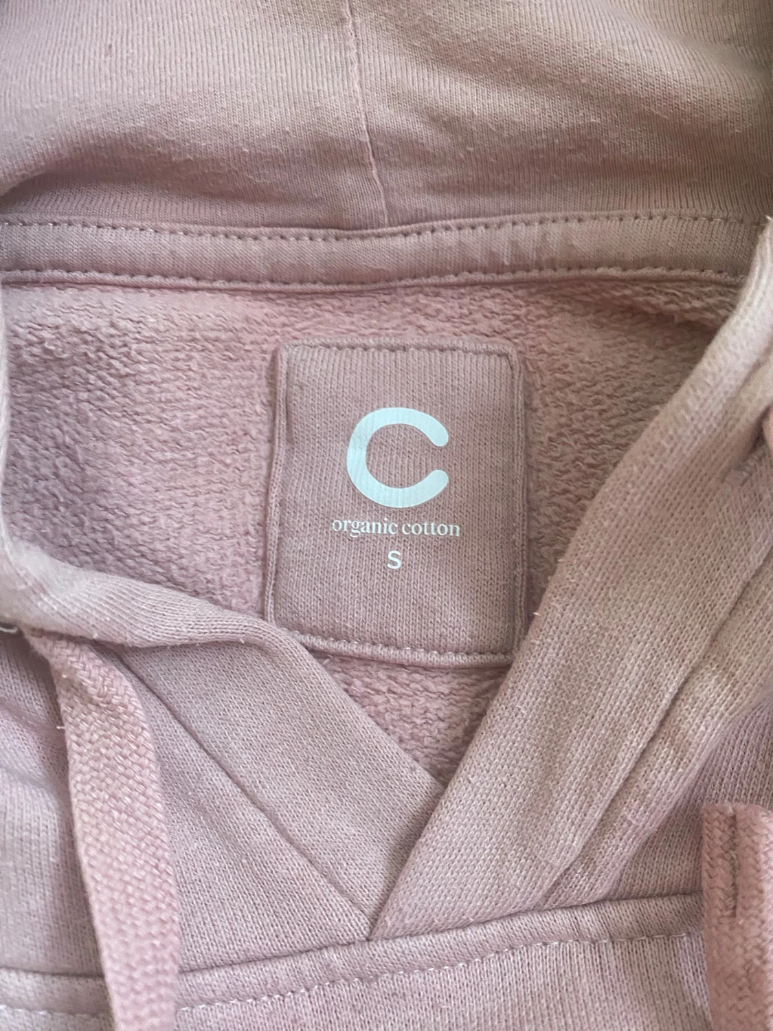 Ljusrosa hoodie i ekologisk bomull