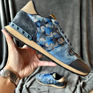 Valentino rockrunner skor - Vakentino rockrunners| originalstorlek: 42, sitter ofta som 43, fråga om innermått vid osäkerhet | ingår: endast skorna