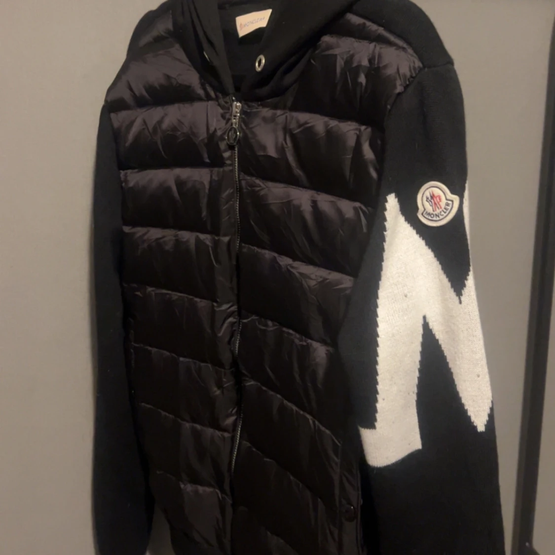 Svart pufferjacka från Moncler - 1